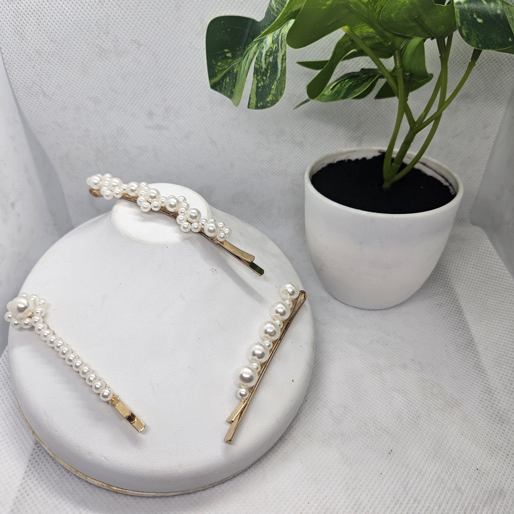Gold Pearl-Embellished Hair Clip Trio